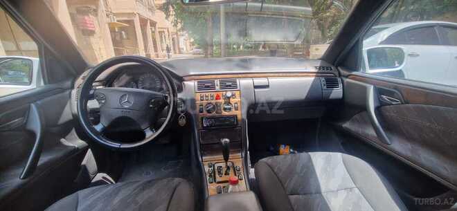 Mercedes E 240-10