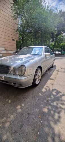 Mercedes E 240-5