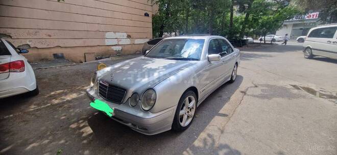 Mercedes E 240-4
