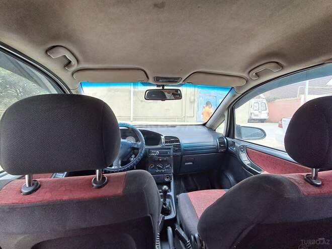 Opel Zafira-8