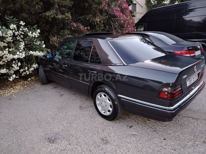 Mercedes 250 D-2