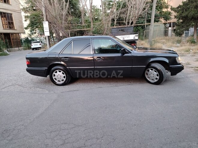 Mercedes 250 D-11