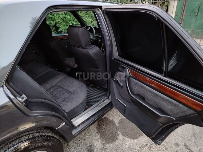 Mercedes 250 D-20