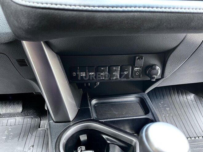 Toyota RAV4-14