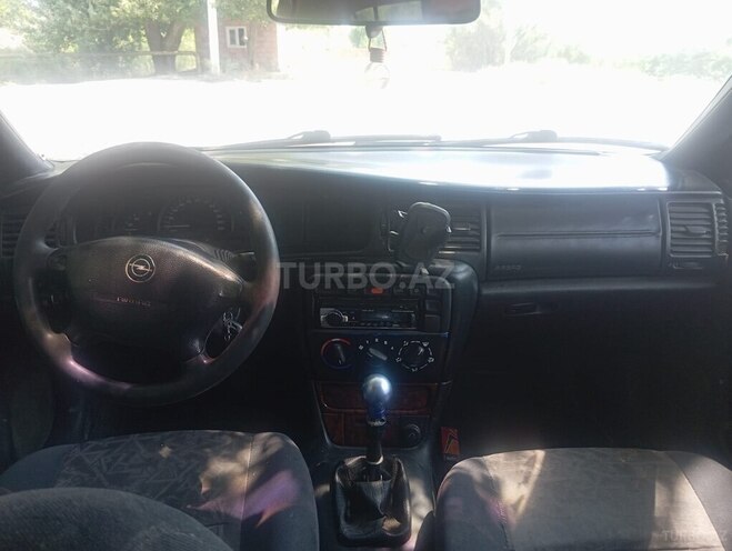Opel Vectra-14