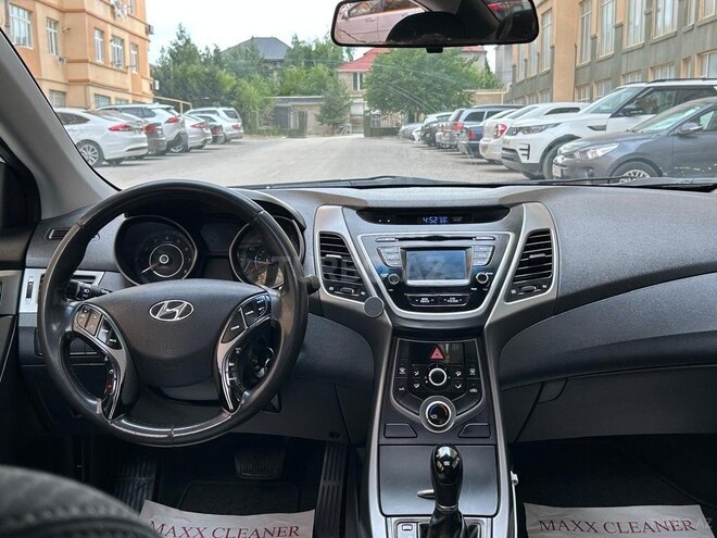 Hyundai Elantra-3