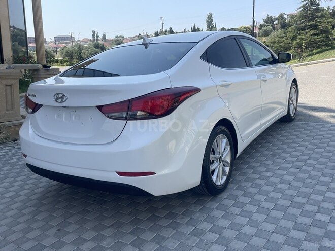 Hyundai Elantra-11
