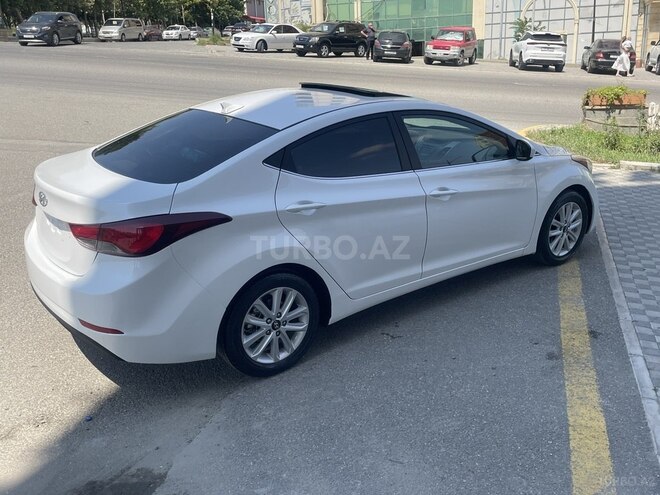 Hyundai Elantra-10