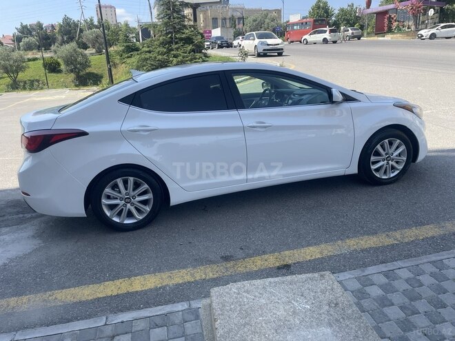 Hyundai Elantra-12