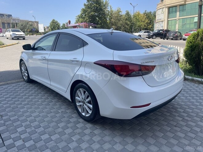 Hyundai Elantra-8