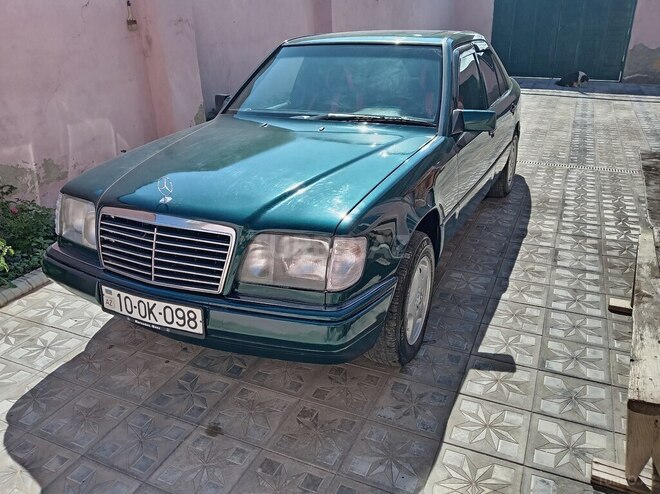 Mercedes 220 E-4