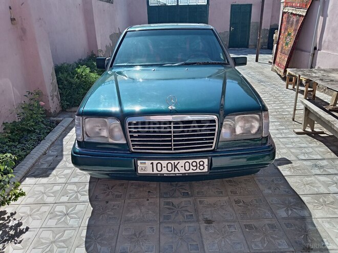 Mercedes 220 E-5
