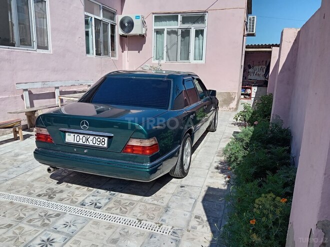 Mercedes 220 E-8