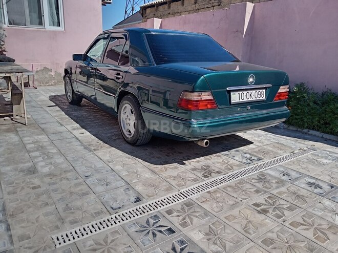 Mercedes 220 E-9