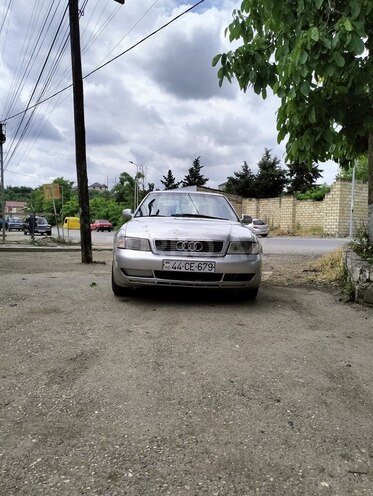 Audi A4-1