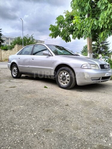 Audi A4-4