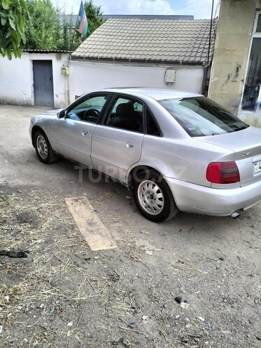 Audi A4-5