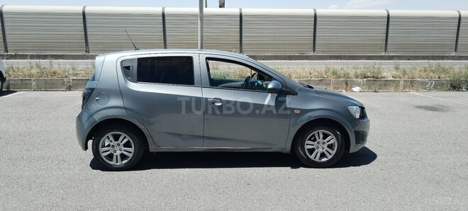 Chevrolet Aveo-5