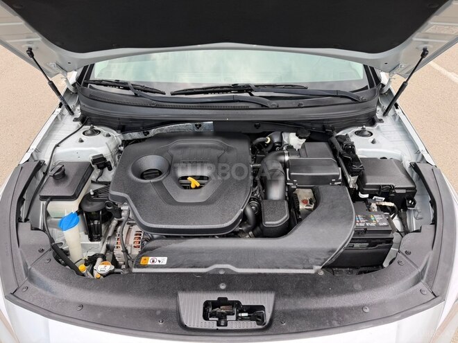 Hyundai Sonata-23
