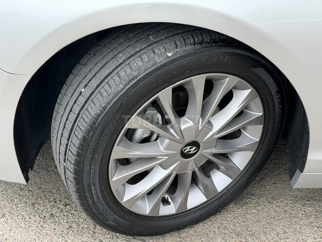 Hyundai Sonata-22