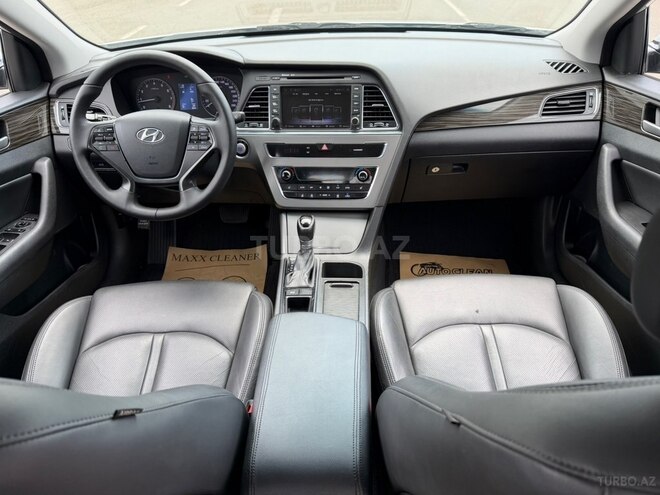 Hyundai Sonata-12