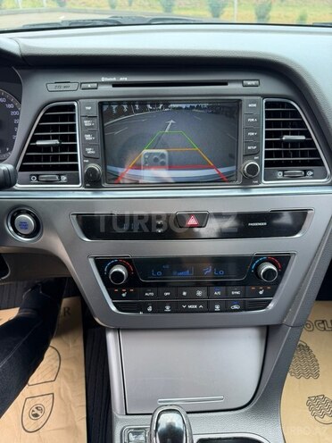 Hyundai Sonata-15