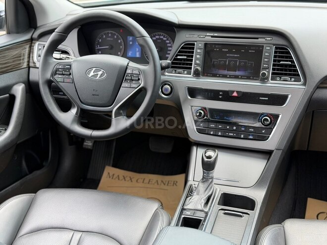 Hyundai Sonata-14