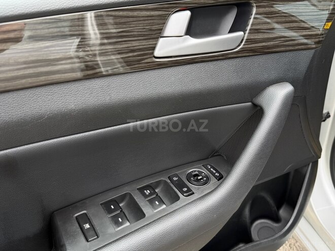 Hyundai Sonata-19