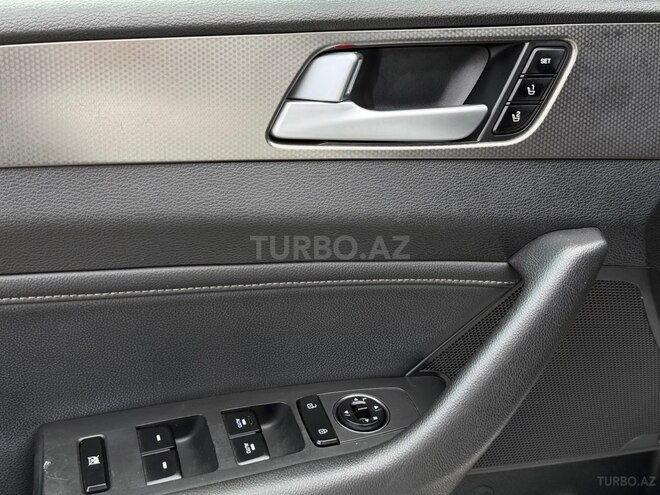 Hyundai Sonata-18