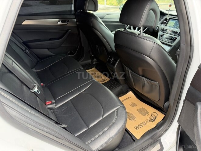Hyundai Sonata-15