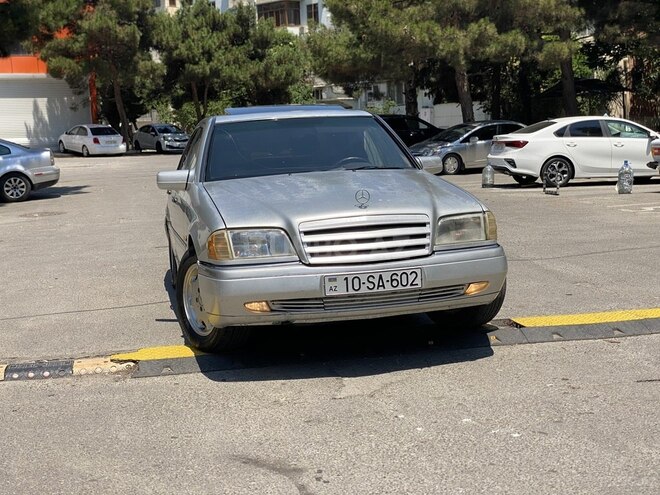 Mercedes C 220-1