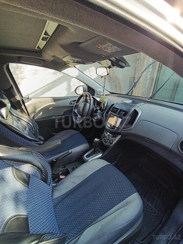 Chevrolet Aveo-8