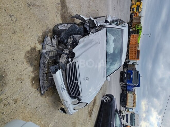 Mercedes E 220-2