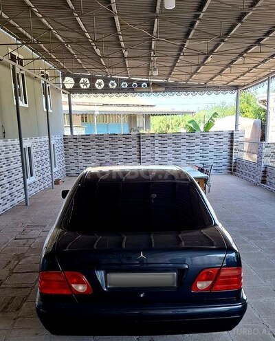 Mercedes E 240-14