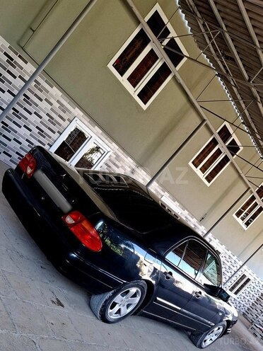 Mercedes E 240-13