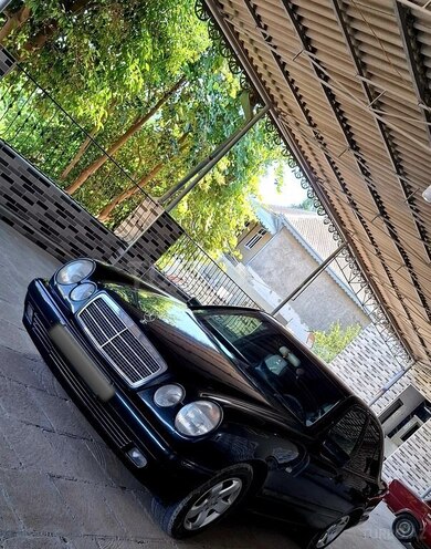 Mercedes E 240-11