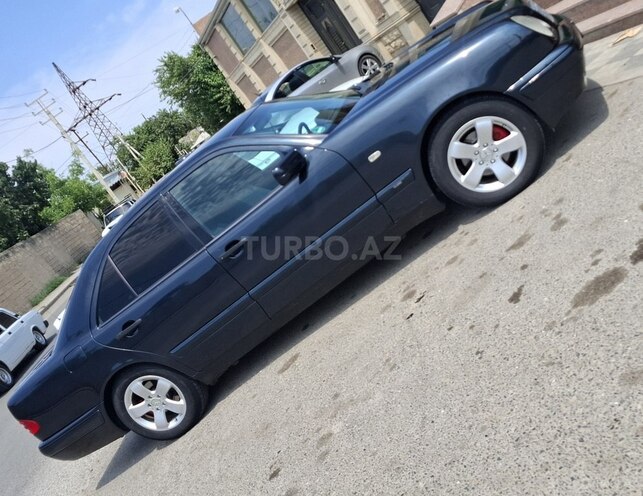 Mercedes E 240-2