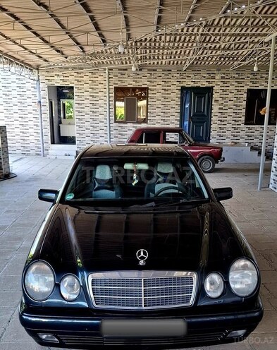 Mercedes E 240-10