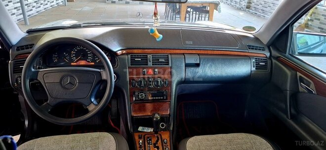 Mercedes E 240-9