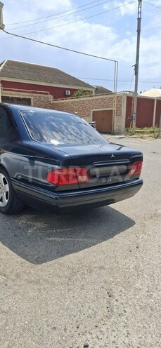 Mercedes E 240-4