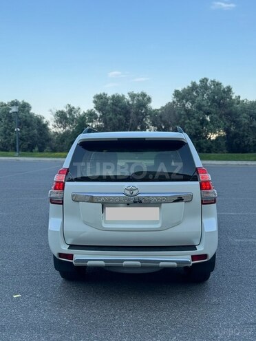 Toyota Land Cruiser Prado-5