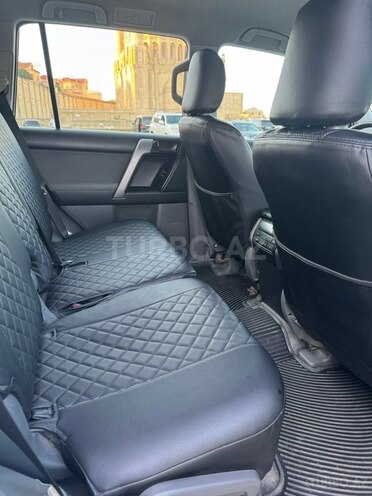 Toyota Land Cruiser Prado-12
