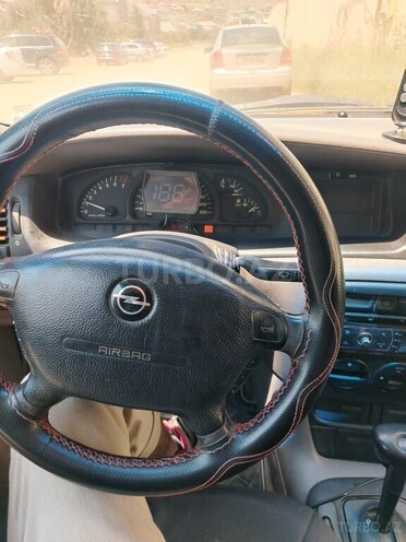 Opel Vectra-12