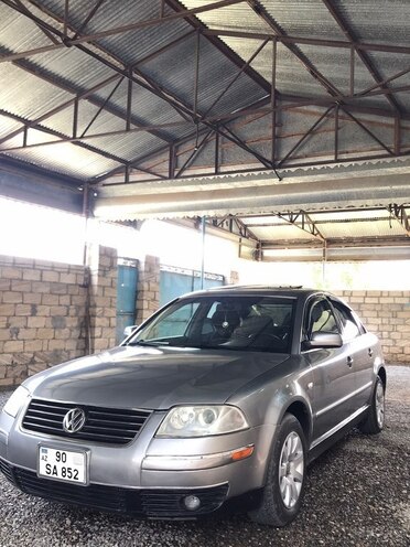Volkswagen Passat-1