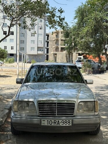 Mercedes E 220-1
