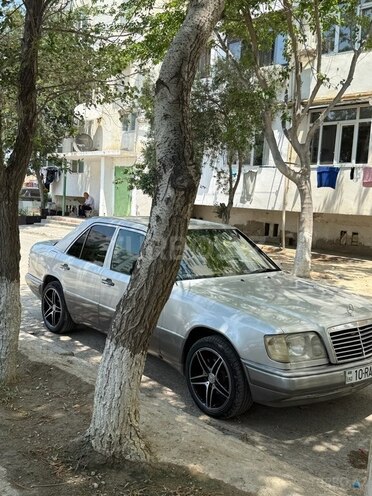 Mercedes E 220-2
