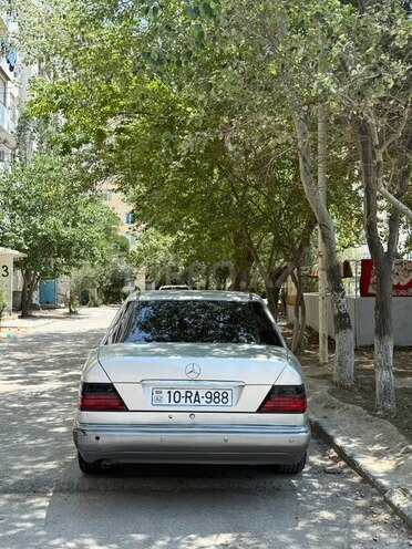 Mercedes E 220-4