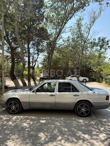 Mercedes E 220-3