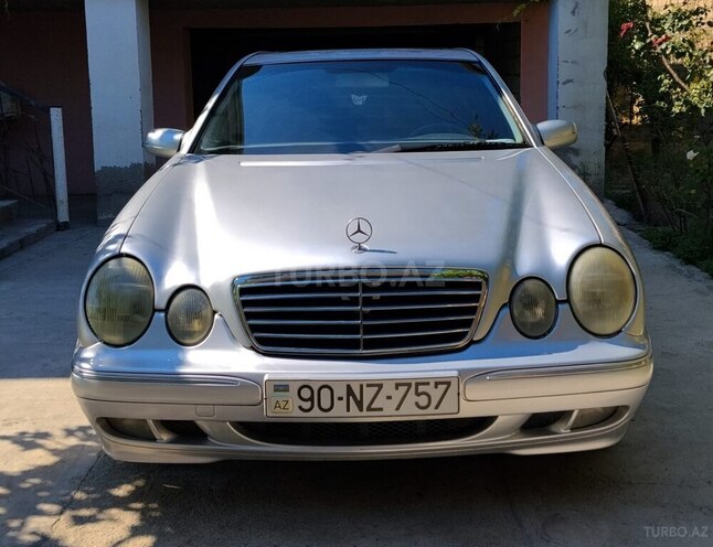 Mercedes E 240-1