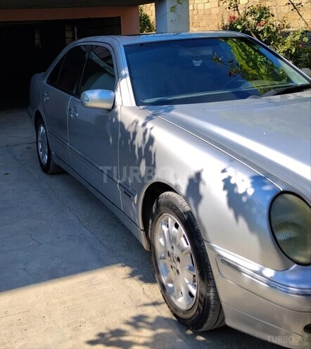 Mercedes E 240-2